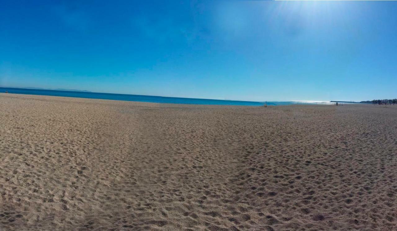 Primera Linea De Playa Roquetas de Mar Exterior foto
